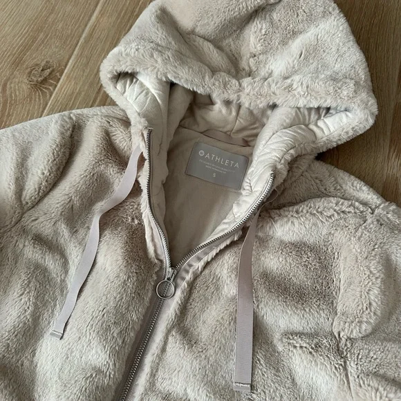 ATHLETA Faux Fur Zip Up Hoodie with zipper pockets and hidden mesh pocket - Picture 4 of 12